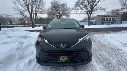 2022 Toyota Sienna LE