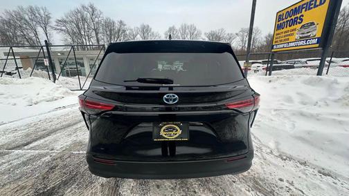 2022 Toyota Sienna LE