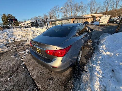 2015 INFINITI Q50 Premium