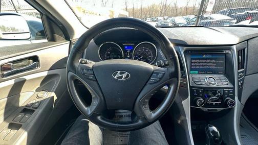 2013 Hyundai SONATA Hybrid Limited