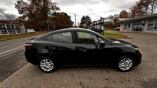 2017 Toyota Yaris iA Base