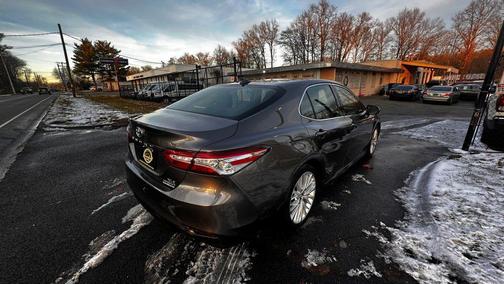 2019 Toyota Camry Hybrid XLE