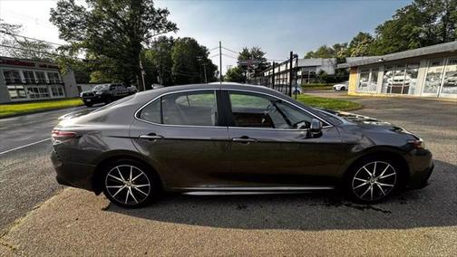 2024 Toyota Camry Hybrid SE