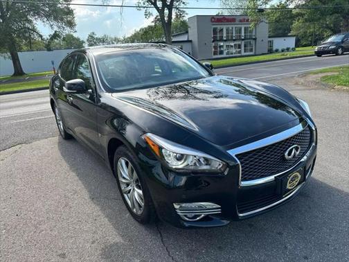 2016 INFINITI Q70 3.7X