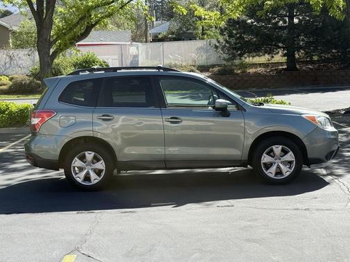 Jasmine Green Metallic 2016 Subaru Forester 2.5i Limited
