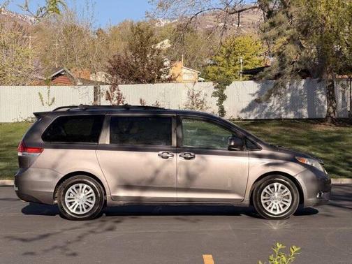 2014 Toyota Sienna XLE