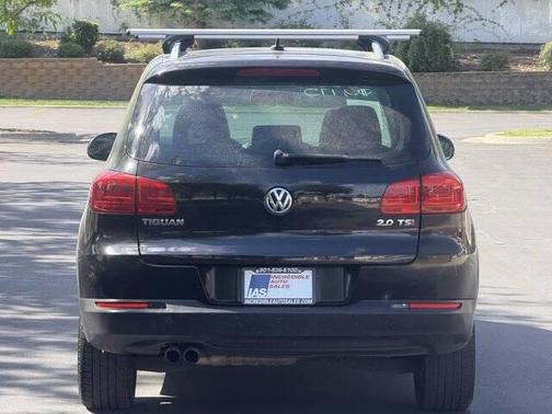 Deep Black Metallic 2013 Volkswagen Tiguan SE