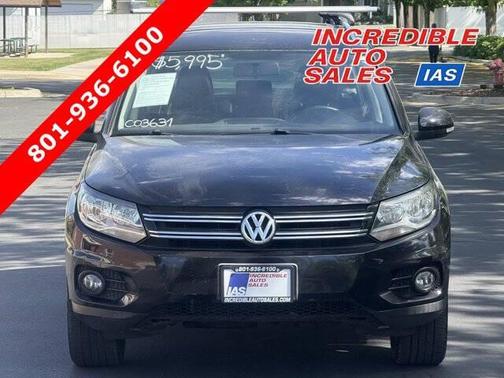 Deep Black Metallic 2013 Volkswagen Tiguan SE
