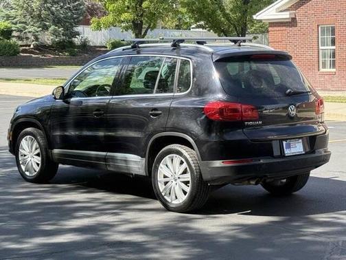 Deep Black Metallic 2013 Volkswagen Tiguan SE