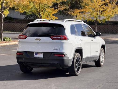 Bright White Clearcoat 2018 Jeep Cherokee Latitude Plus
