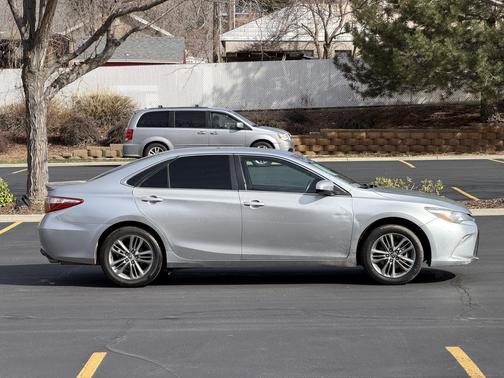 Celestial Silver Metallic 2015 Toyota Camry XLE