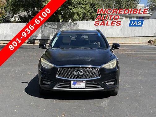 2017 INFINITI QX30 Premium