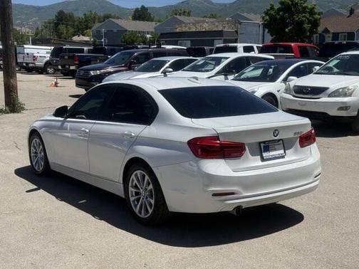 White 2018 BMW 320 i