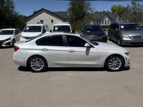 White 2018 BMW 320 i