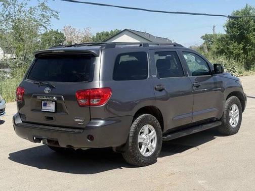 Magnetic Gray Metallic 2017 Toyota Sequoia SR5