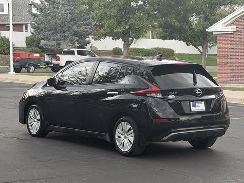 Super Black 2025 Nissan Leaf S