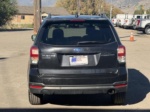 Dark Gray Metallic 2018 Subaru Forester 2.5i Touring