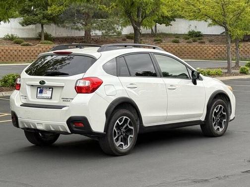 Crystal White Pearl 2016 Subaru Crosstrek 2.0i Premium