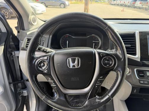 Lunar Silver Metallic 2017 Honda Pilot EX-L