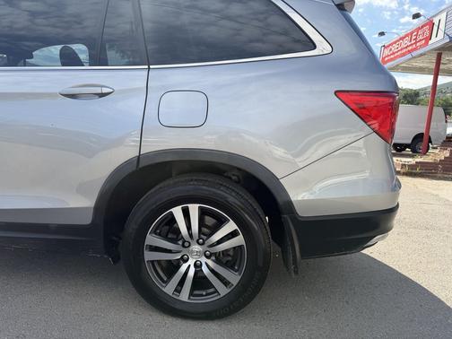 Lunar Silver Metallic 2017 Honda Pilot EX-L