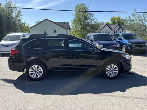 Crystal Black Silica 2017 Subaru Outback 2.5i Premium