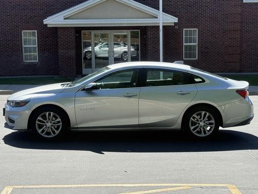 Silver Ice Metallic 2017 Chevrolet Malibu 1LT
