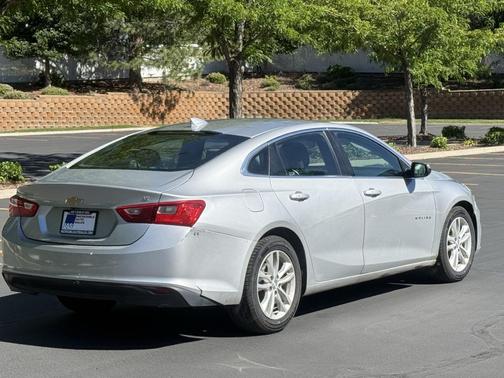 Silver Ice Metallic 2017 Chevrolet Malibu 1LT