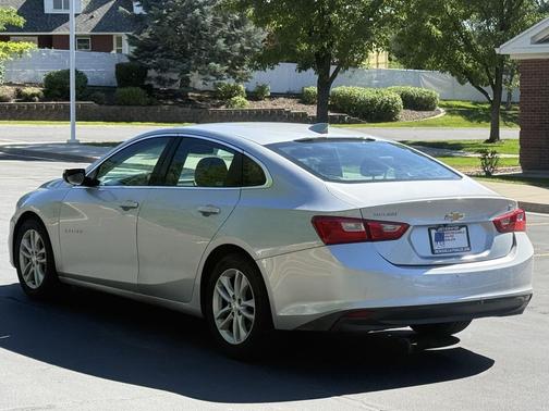 Silver Ice Metallic 2017 Chevrolet Malibu 1LT