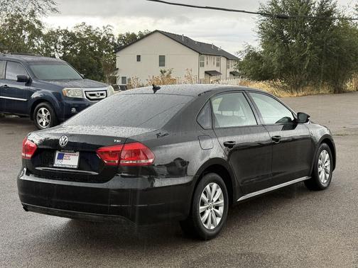 Black Uni 2015 Volkswagen Passat 1.8T S