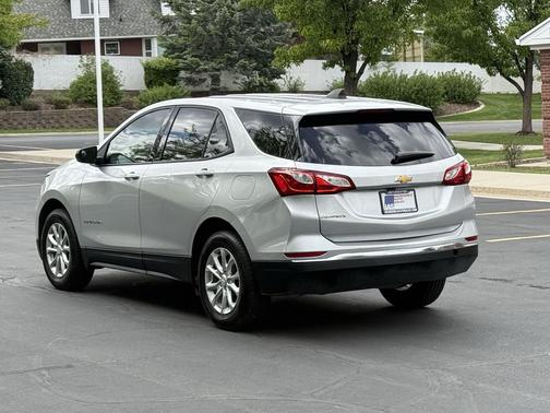 Silver Ice Metallic 2019 Chevrolet Equinox LS