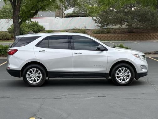 Silver Ice Metallic 2019 Chevrolet Equinox LS