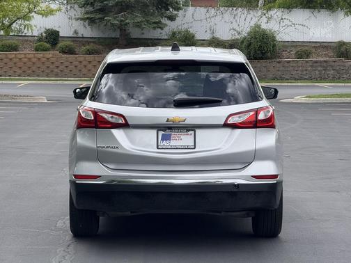 Silver Ice Metallic 2019 Chevrolet Equinox LS