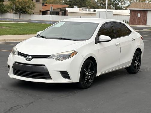 Super White 2015 Toyota Corolla LE