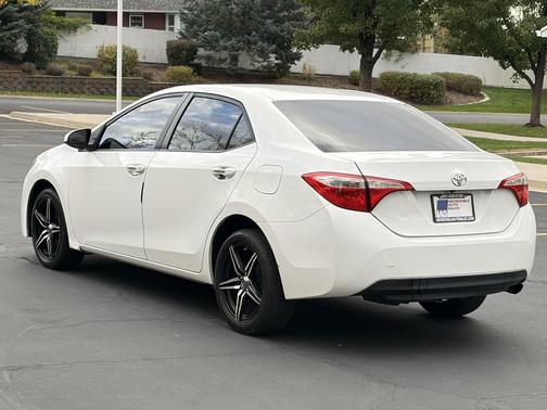 Super White 2015 Toyota Corolla LE