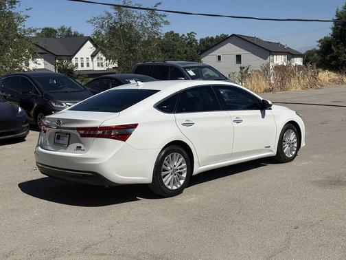 Blizzard Pearl 2013 Toyota Avalon Hybrid Limited