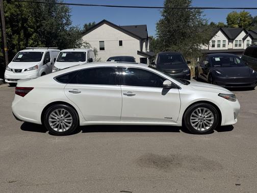 Blizzard Pearl 2013 Toyota Avalon Hybrid Limited
