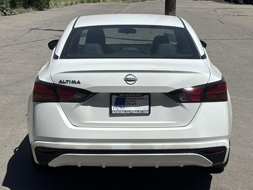 Glacier White 2024 Nissan Altima S FWD