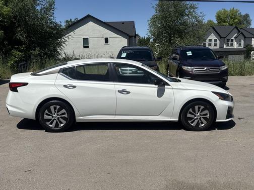 Glacier White 2024 Nissan Altima S FWD