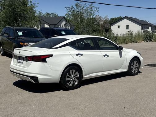 Glacier White 2024 Nissan Altima S FWD