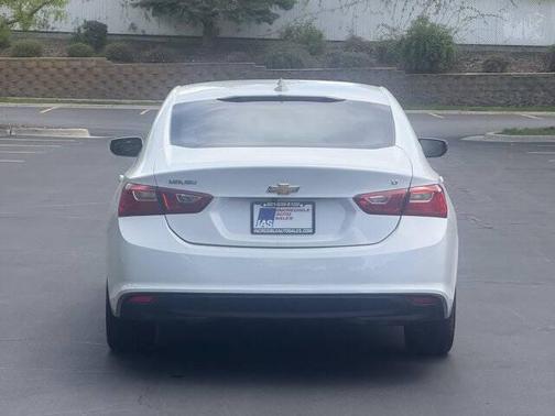 Summit White 2017 Chevrolet Malibu 1LT
