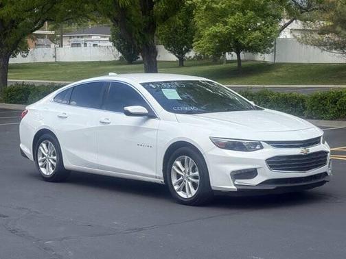 Summit White 2017 Chevrolet Malibu 1LT