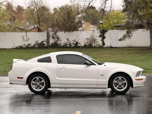 Performance White Clearcoat 2006 Ford Mustang GT