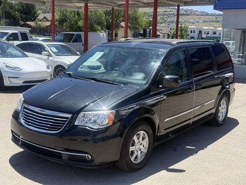 Brilliant Black Crystal Pearl 2013 Chrysler Town & Country Touring