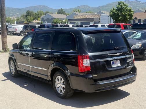 Brilliant Black Crystal Pearl 2013 Chrysler Town & Country Touring