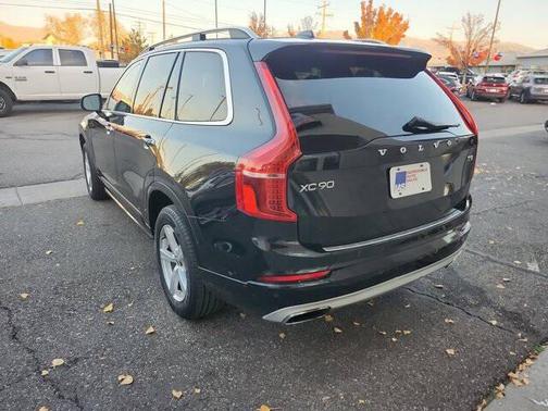 2016 Volvo XC90 T5 Momentum