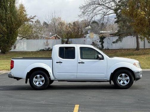Avalanche White 2010 Nissan Frontier SE