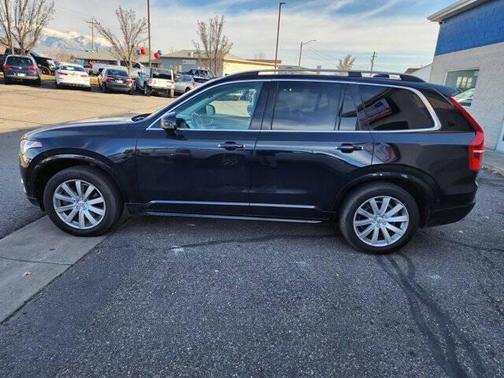 2018 Volvo XC90 T6 Momentum