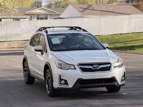 Crystal White Pearl 2016 Subaru Crosstrek 2.0i Premium