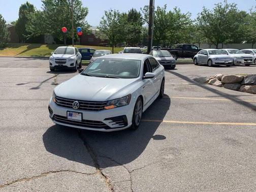 2017 Volkswagen Passat 1.8T R-Line w/Comfort