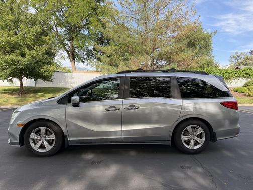Gray 2018 Honda Odyssey EX-L
